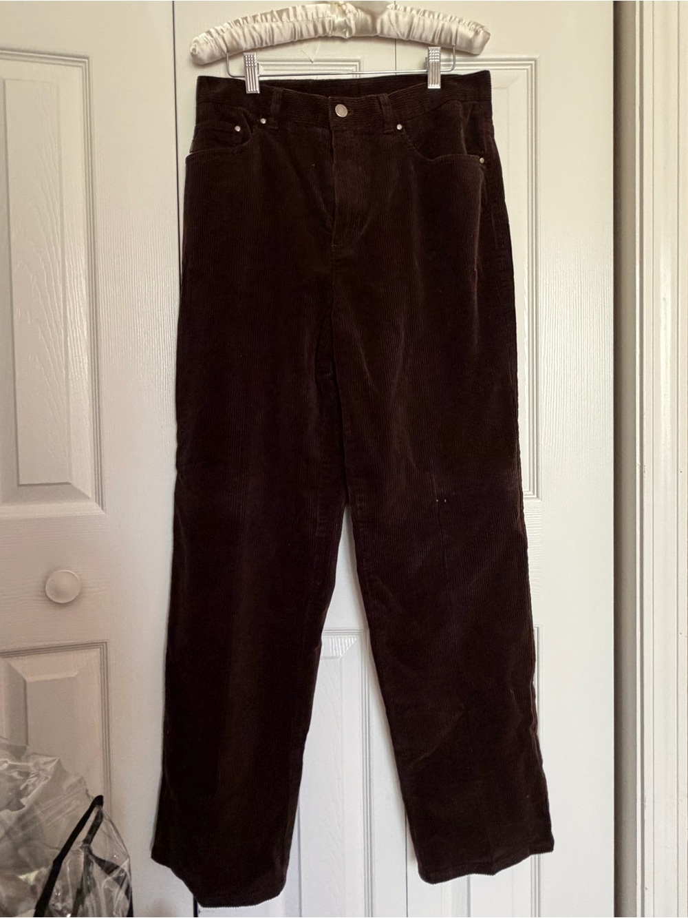 Classic WoMen's Corduroy Jeans in Dark Brown